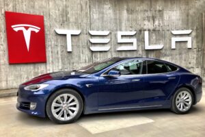 Read more about the article Tesla Foresees ‘Master Plan’ To Conquer Sustainable Energy